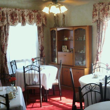 Four Creeks Bed & Breakfast Girard Restaurant foto